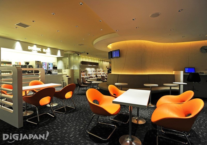 关西国际机场过夜指南    网络咖啡厅式样的24小时机场休息室,内设有