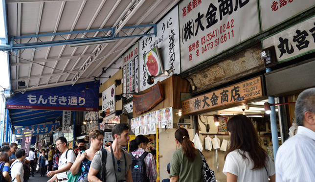 เที่ยวส่งท้ายตลาดปลาสึคิจิ! ตะลุยกินแหลกที่ร้านค้ารอบๆตลาดปลา