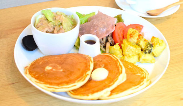 Thick, Fresh Pancakes from the Popular uzna omom b one in Harajuku