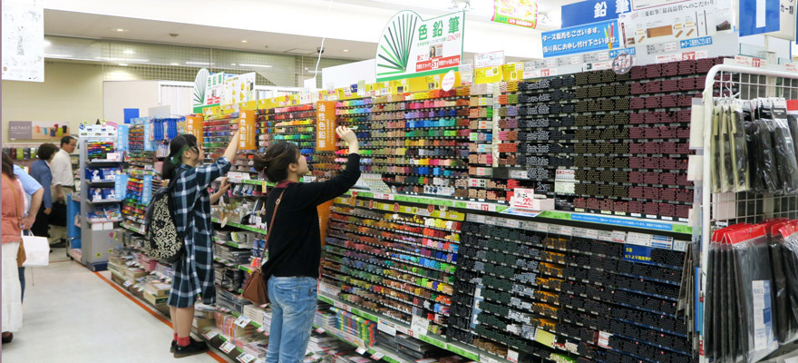 外国人にも大人気 日本一安く文房具を売る店 世界堂新宿本店 Digjapan
