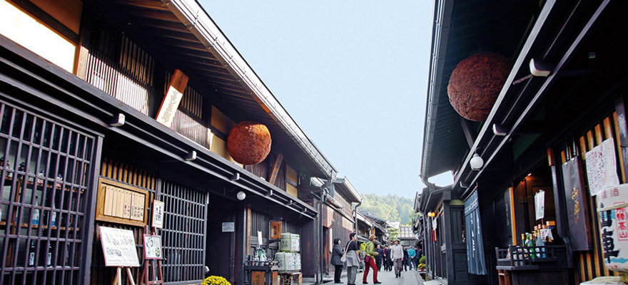 Hida Takayama Sanmachi Walk: Folk Crafts and Street Food in an Edo Period Town