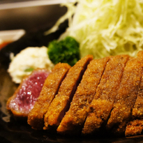 肉肉肉！东京人气排队美食Gyukatsu Motomura炸牛排套餐一口入魂