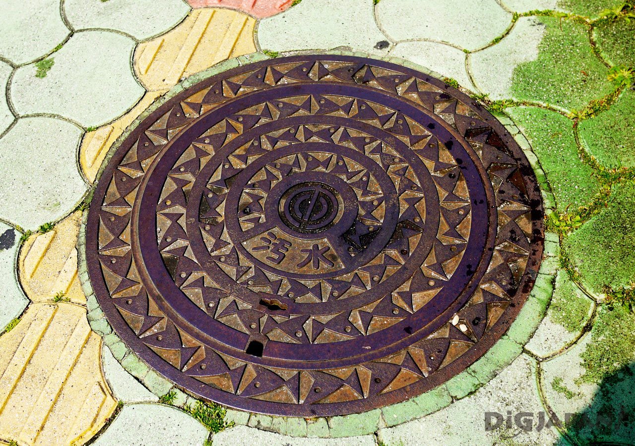 Manhole cover art oldest design Okinawa Naha fish pattern