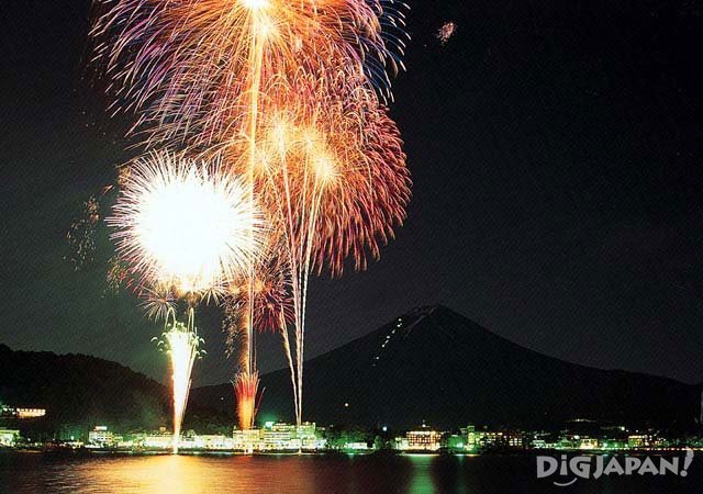 가와구치코 호수 불꽃놀이 축제