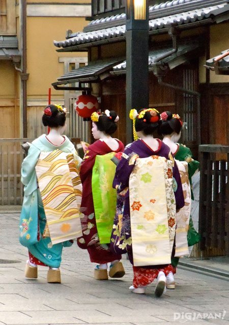 Four Maiko in Gion, Kyoto