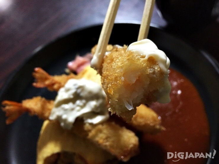 오사카 오므라이스 맛집 북극성 새우튀김 단면