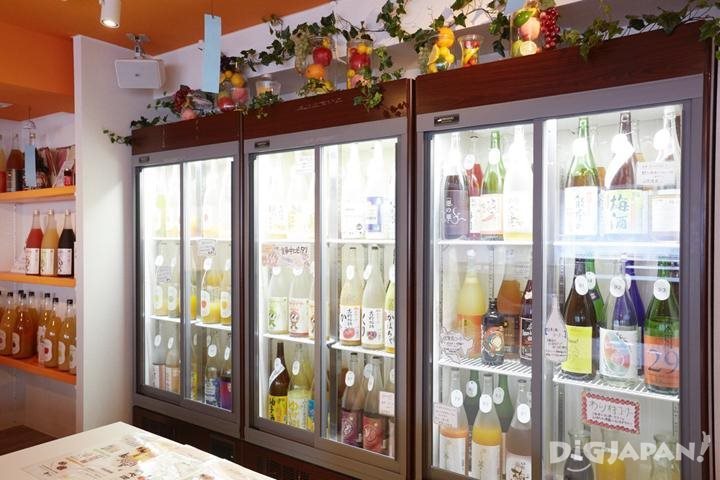 100 varieties of umeshu and fruit liquors