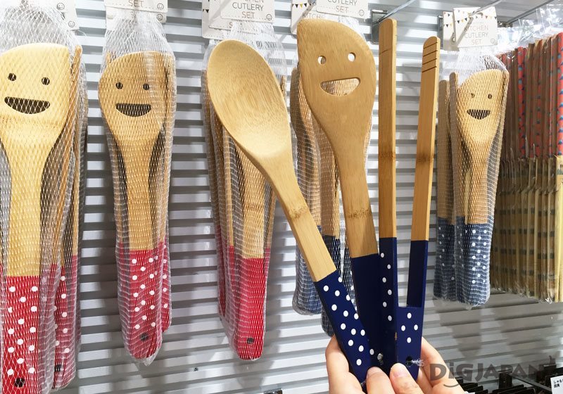 A cutlery set from ASOKO that's very happy to see you
