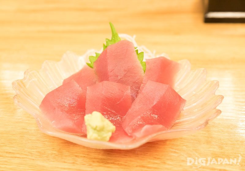 Akami Maguro Tuna Sashimi (1,200 yen).