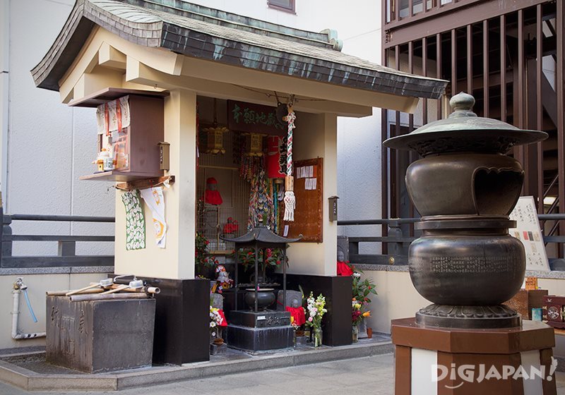 Okannon-ji’s Jizo shrine and Inari shrine