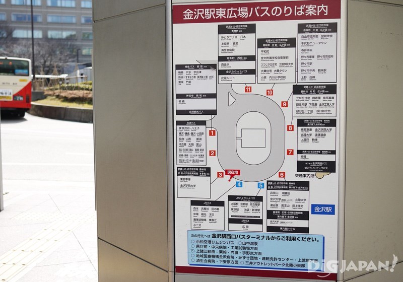 จากประตูตะวันออกของสถานีรถไฟ Kanazawa ก็จะเจอกับแผนที่รถบัส เข้าใจง่ายมากๆ