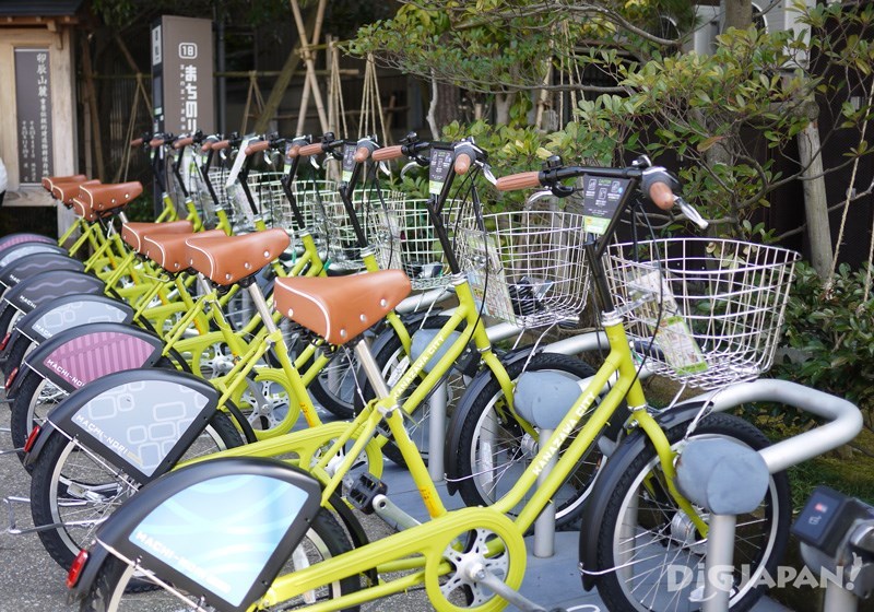 จุดจอดจักรยานใกล้ๆถนน Higashi Chaya