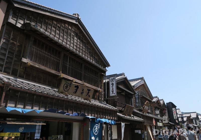 木造民宅的街景充滿日本舊時氛圍
