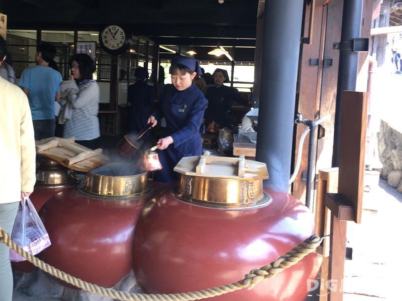 Bancha tea brewed using water from the subterranean flow of Isuzugawa river