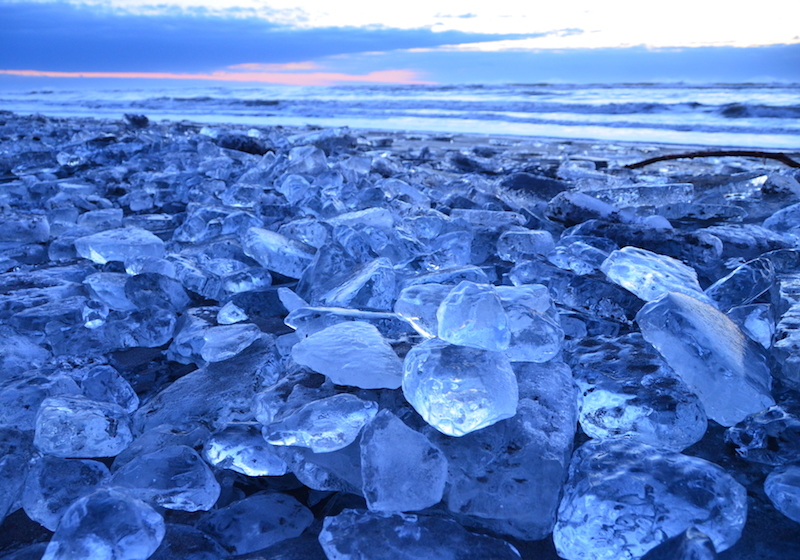 冬季北海道神祕奇幻的自然美景 十勝大津海岸上的超透亮寶石冰 Digjapan
