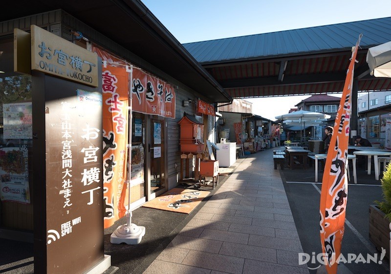 ร้านโอมิยะโยโกะโชว (お宮横丁)
