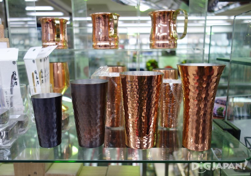 แก้วมัคที่ทำจากทองแดง ช่วยเก็บรักษาความเย็นและด้านเชื้อแบคทีเรียได้ดี ราคาตั้งแต่ 1890 เยน