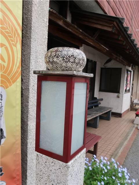 Pottery artworks along Monzen-dori Street