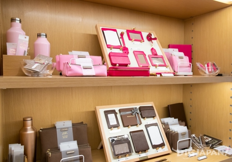 Specialized in stationery, Itoya located in Ginza has many customers from  around Japan to all over the world …