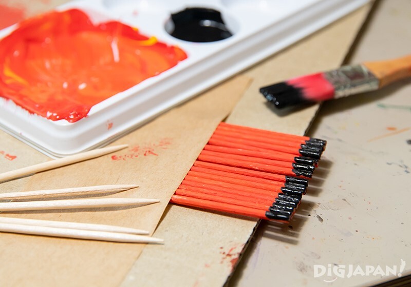 Recreating the Fushimi Inari Shrine in Kyoto in miniature: painting the toothpicks