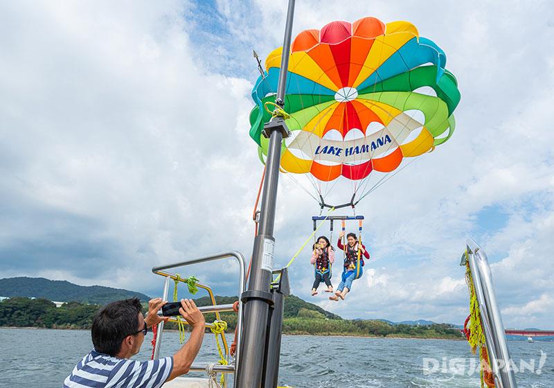 濱名湖體驗水上滑翔傘等活動