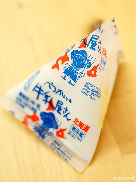 Yoshida pan triangular milk