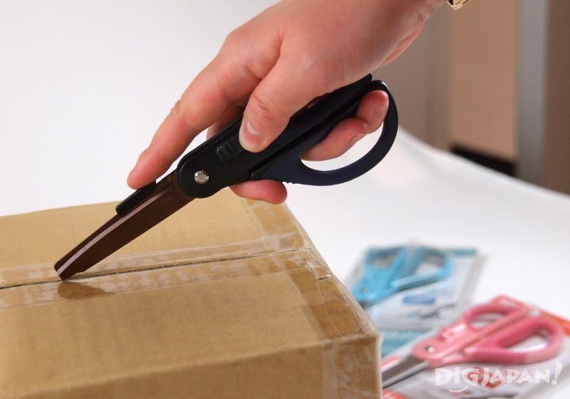 11. Japanese Life Hacks: Two in One Scissors