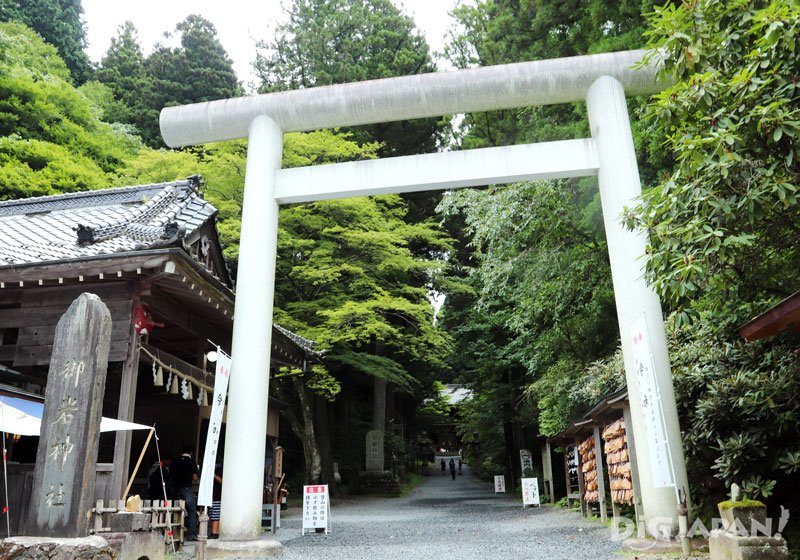 Oiwa Shrine