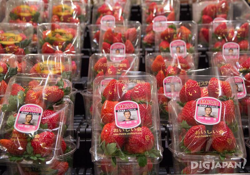 Strawberries at ItoYokado Omori