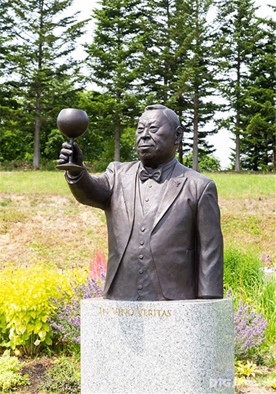Niki Hills Winery wine supervisor and sommelier Takashi Atsuta's statue