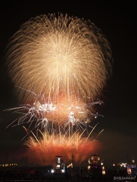 Asahara Shrine Autumn Festival's Votive Fireworks (Katakai Festival)