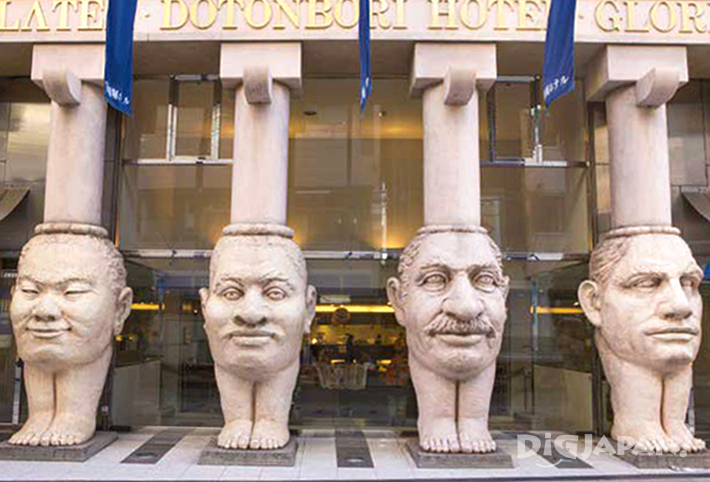 도톤보리 호텔의 얼굴 기둥