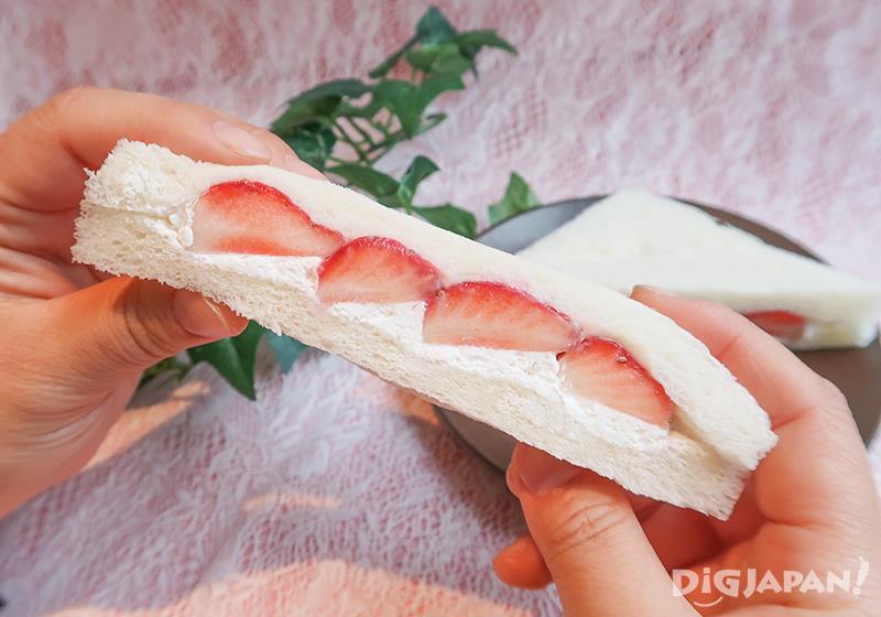 Ichigo Sandwich | いちごサンド by Family Mart